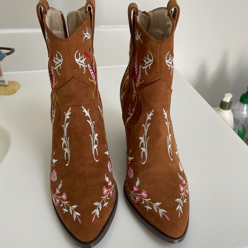Penny Loves Kenny brown embroidered boots - Picture 2 of 4